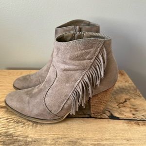 Size 8 women’s fringe booties